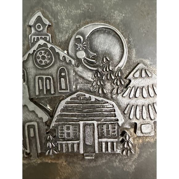 Vintage 1970 Cookie Tin Pewter Winter Night Gingerbread Design Metzkem 7.5"x3" - Picture 7 of 8